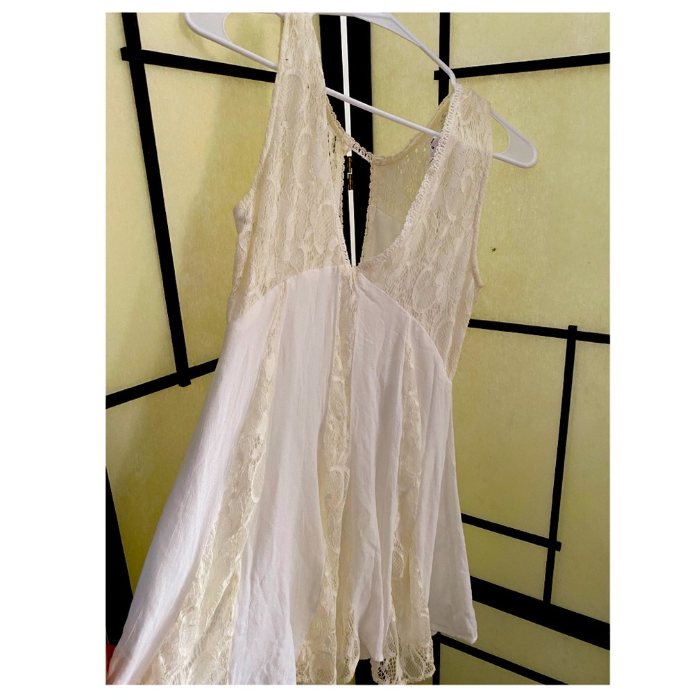 White/Beige detailed short dress